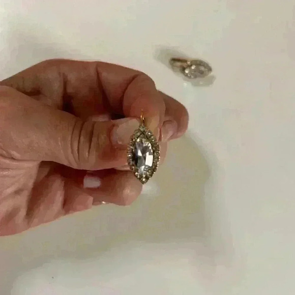 BNIB Stella and Dot Duchess Studs - Picture 3 of 11